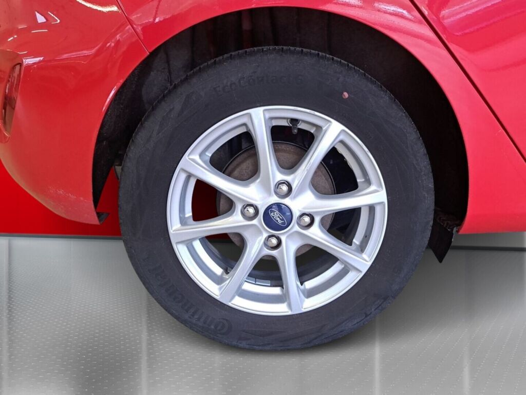 Ford Fiesta 2021 Punainen