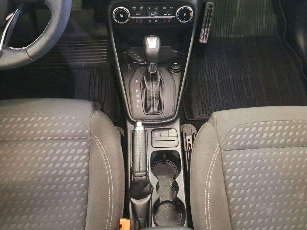 Ford Fiesta 2021 Punainen