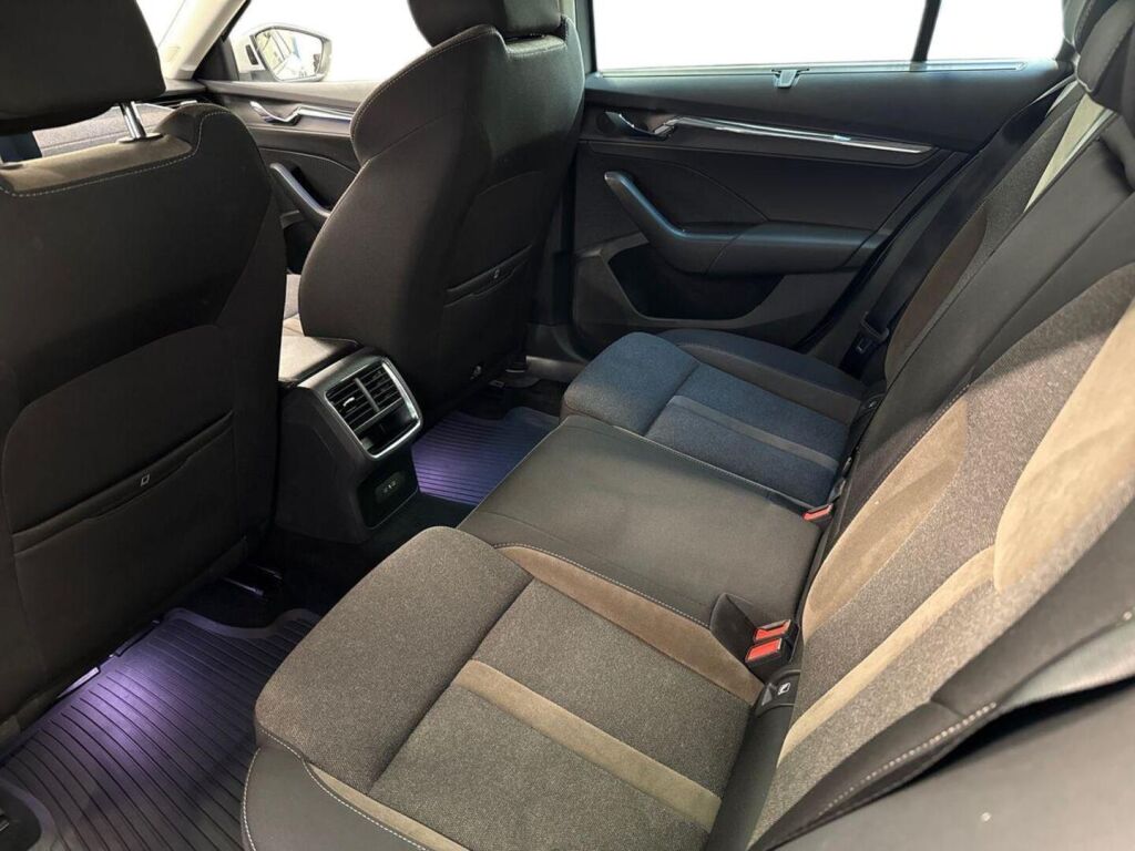 Skoda Octavia 2021 Harmaa