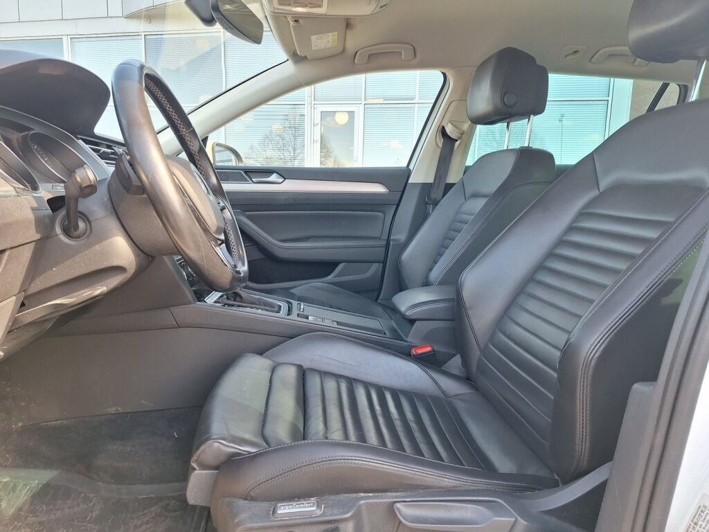 Volkswagen Passat 2016 Valkoinen