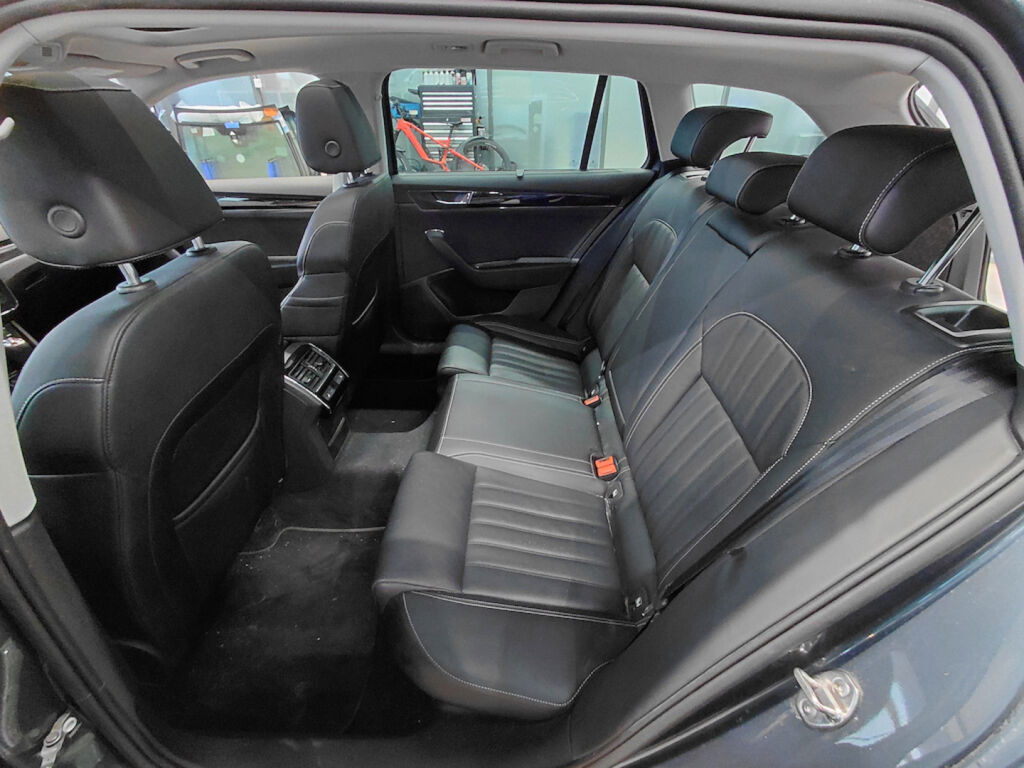 Skoda Superb 2021 Harmaa