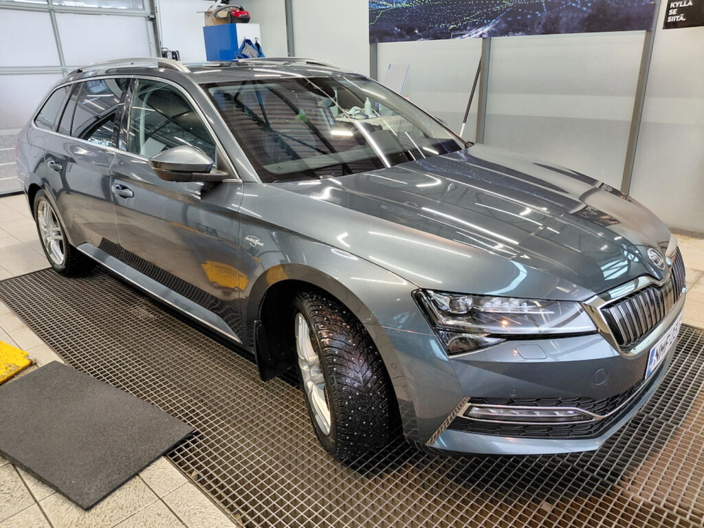 Skoda Superb 2021 Harmaa