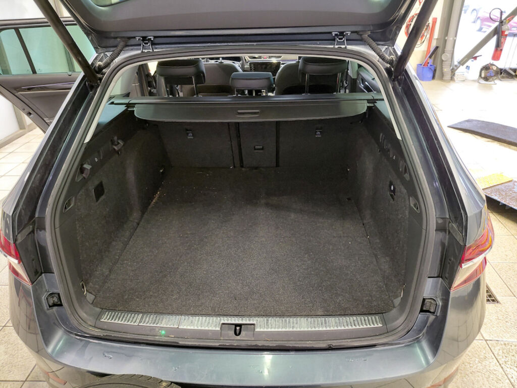 Skoda Superb 2021 Harmaa