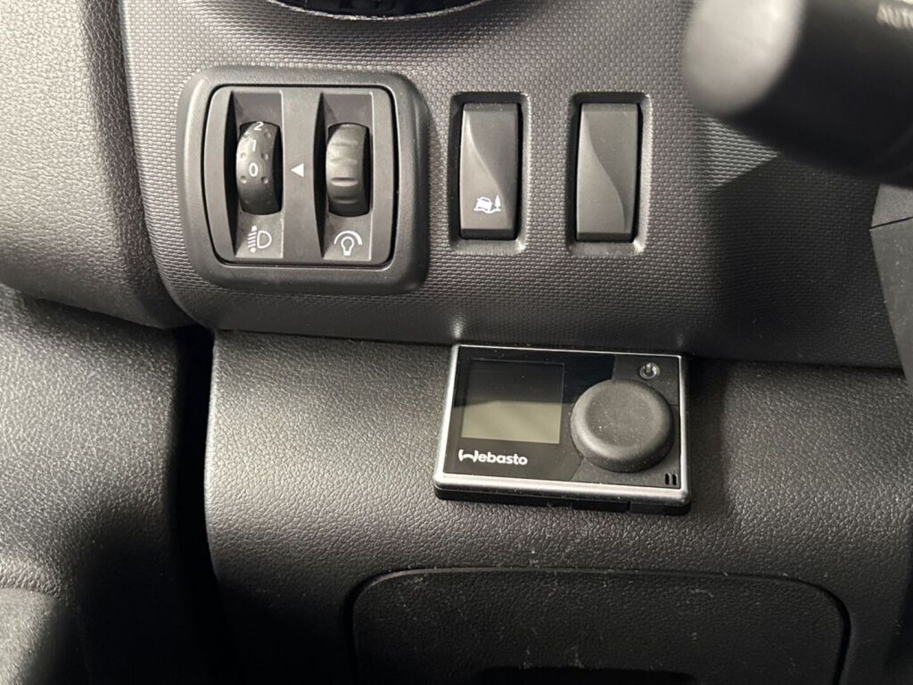 Nissan NV300 2021 Valkoinen