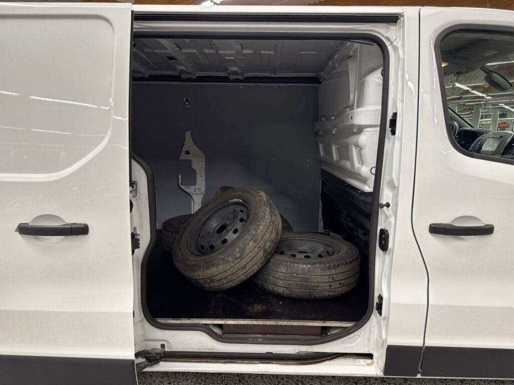 Nissan NV300 2021 Valkoinen