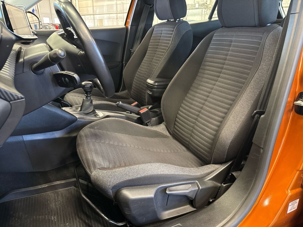 Peugeot 2008 2021 Oranssi