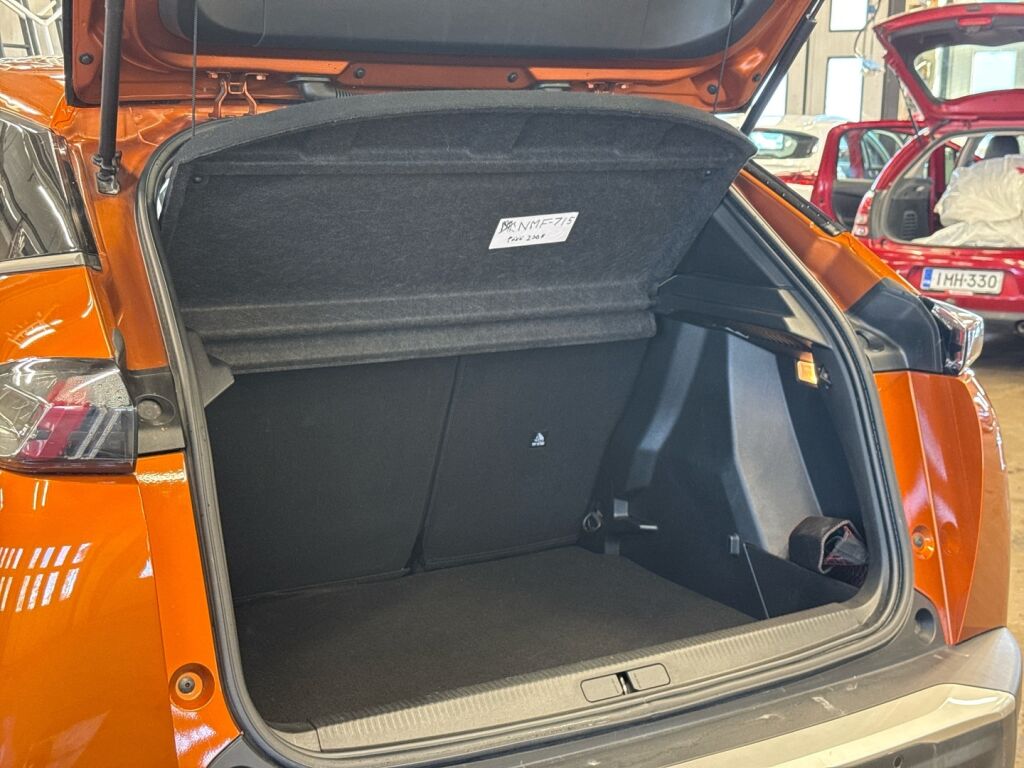 Peugeot 2008 2021 Oranssi