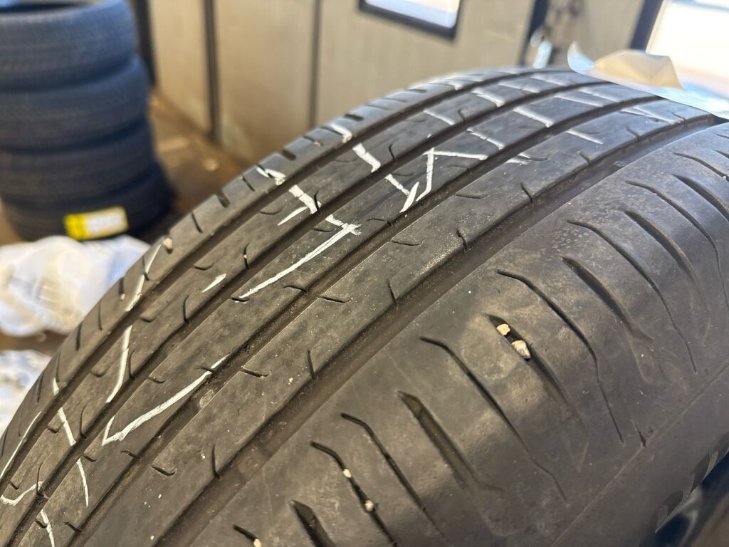 Peugeot 2008 2021 Oranssi