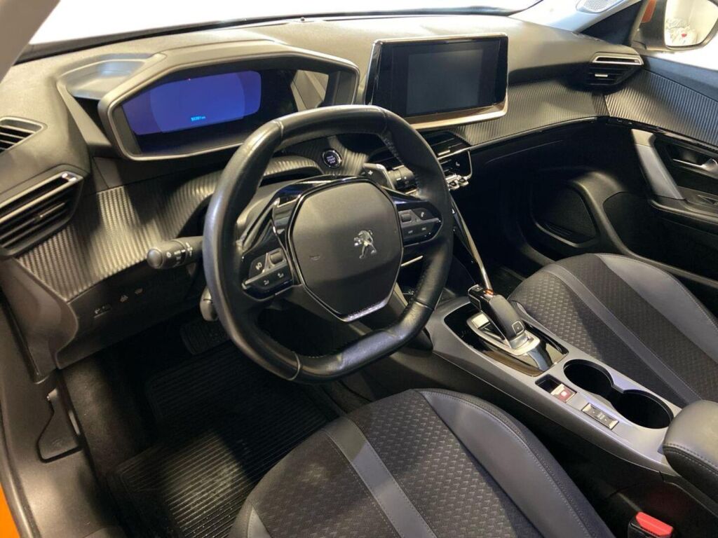 Peugeot 2008 2021 Oranssi