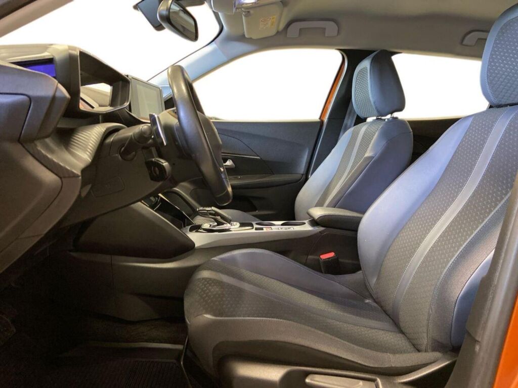 Peugeot 2008 2021 Oranssi