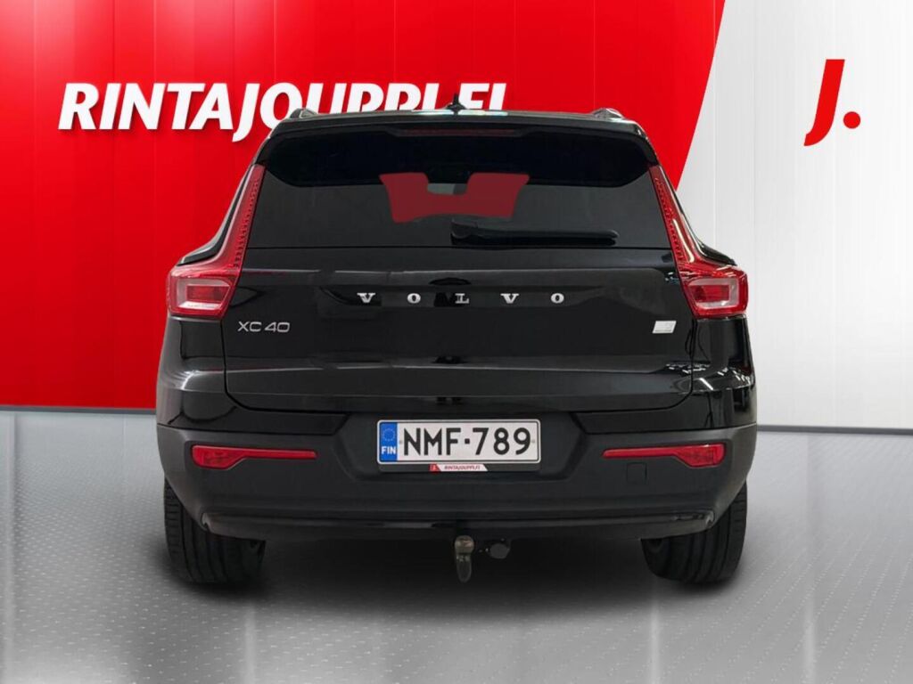 Volvo XC40 2021 Musta