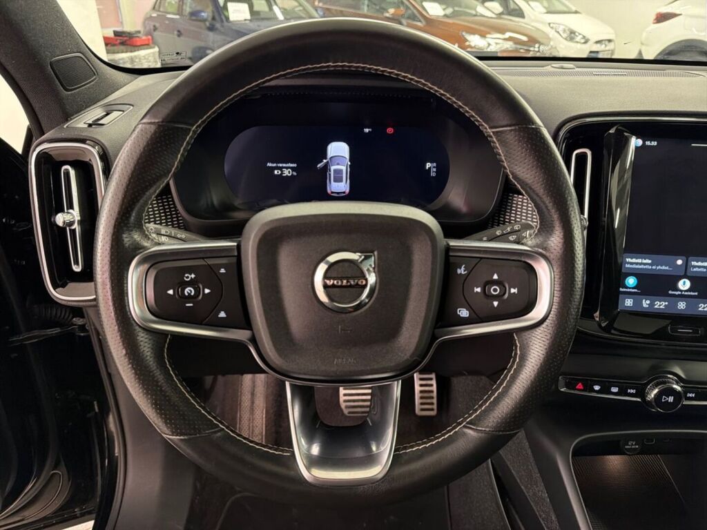Volvo XC40 2021 Musta
