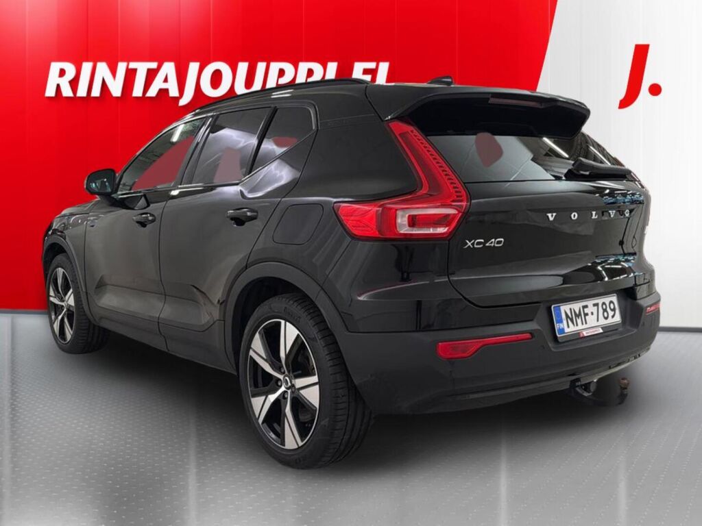 Volvo XC40 2021 Musta