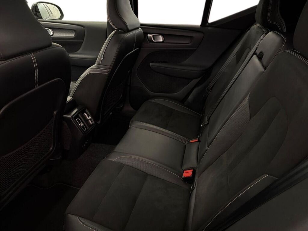 Volvo XC40 2021 Musta