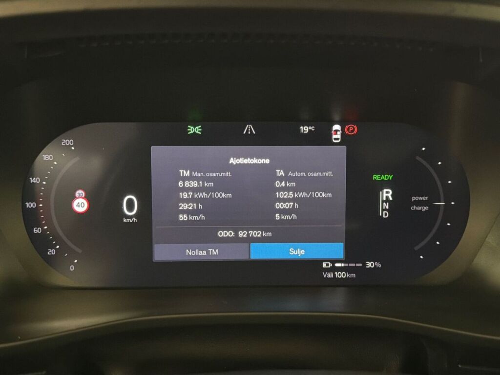 Volvo XC40 2021 Musta