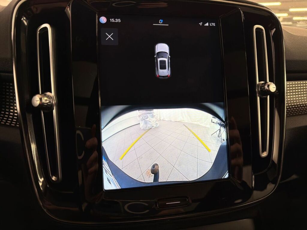 Volvo XC40 2021 Musta