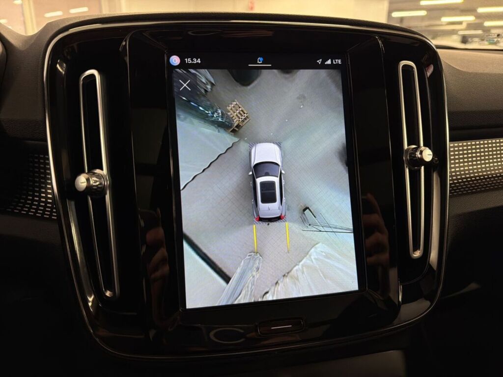 Volvo XC40 2021 Musta