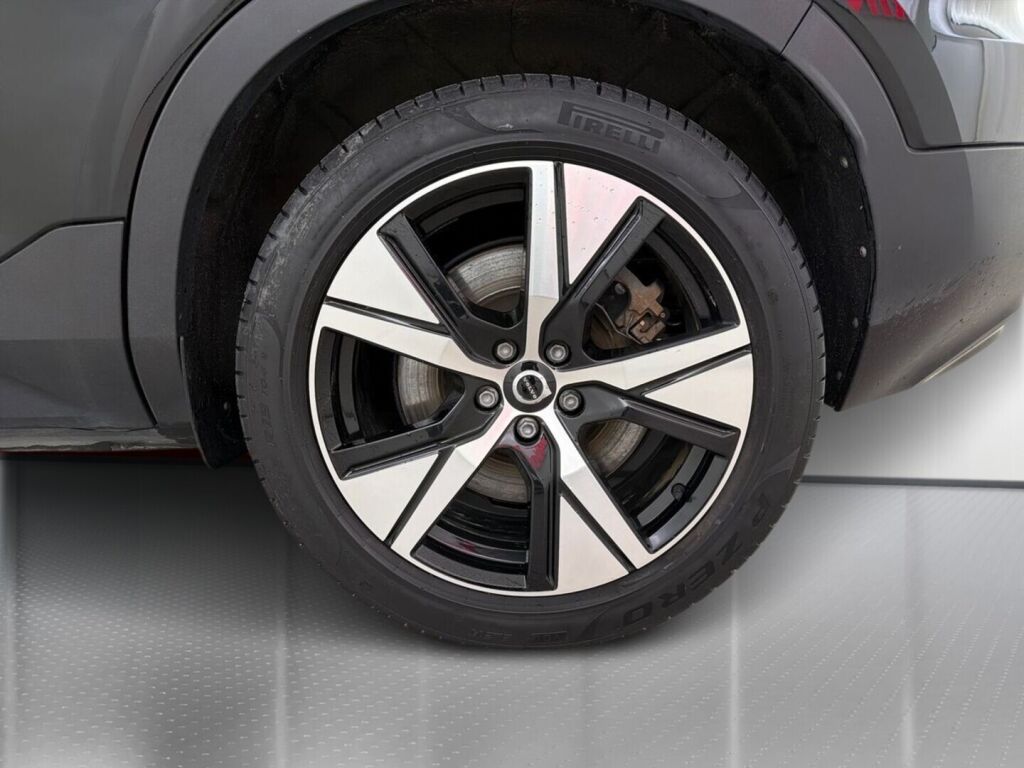 Volvo XC40 2021 Musta