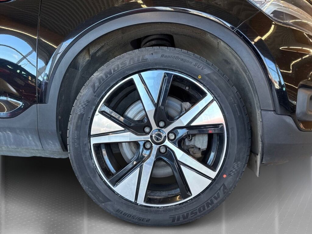 Volvo XC40 2021 Musta