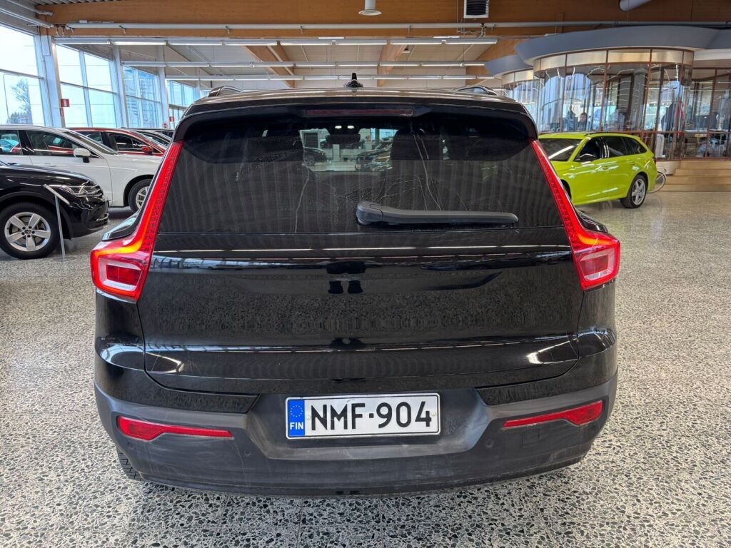 Volvo XC40 2021 Musta