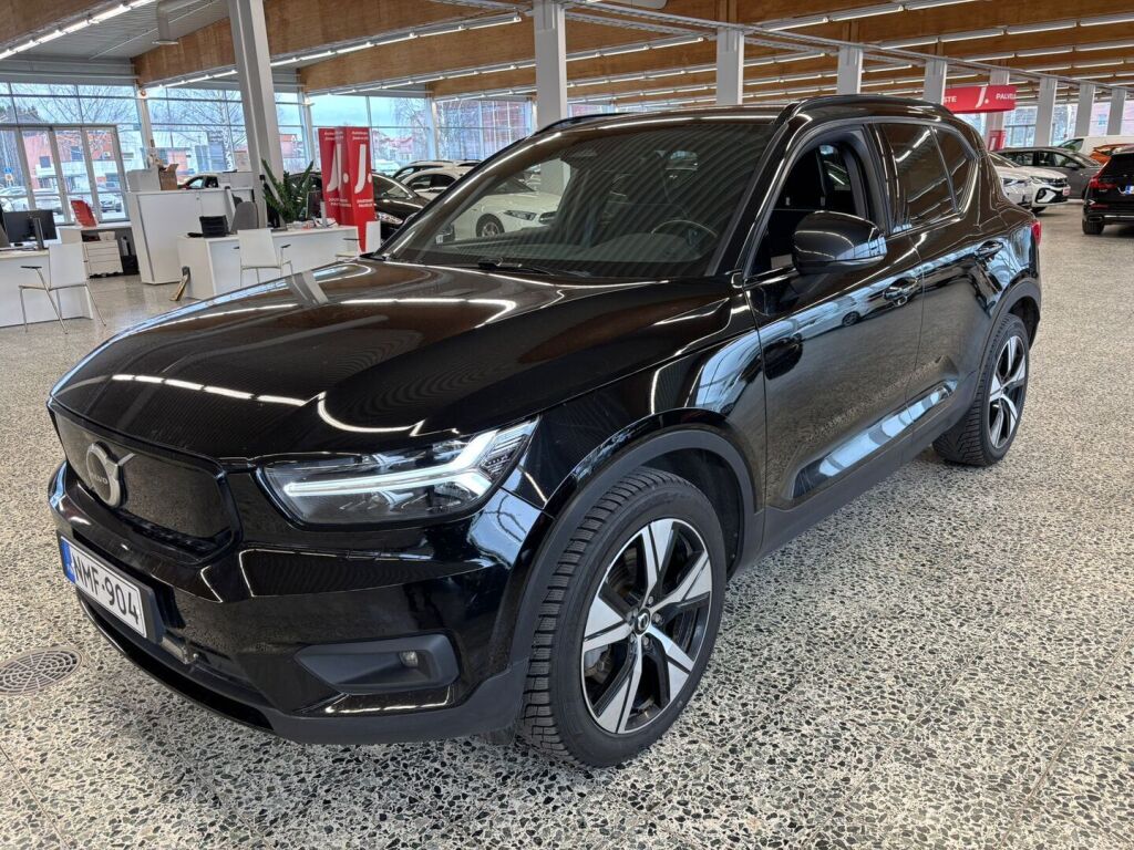 Volvo XC40 2021 Musta