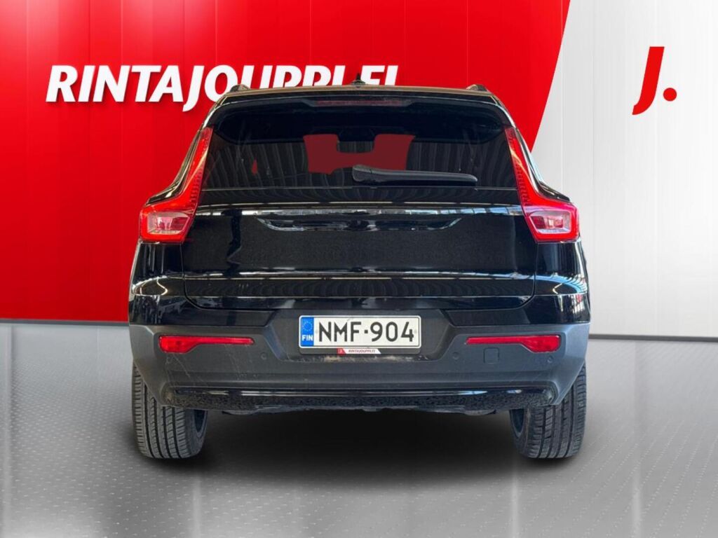 Volvo XC40 2021 Musta