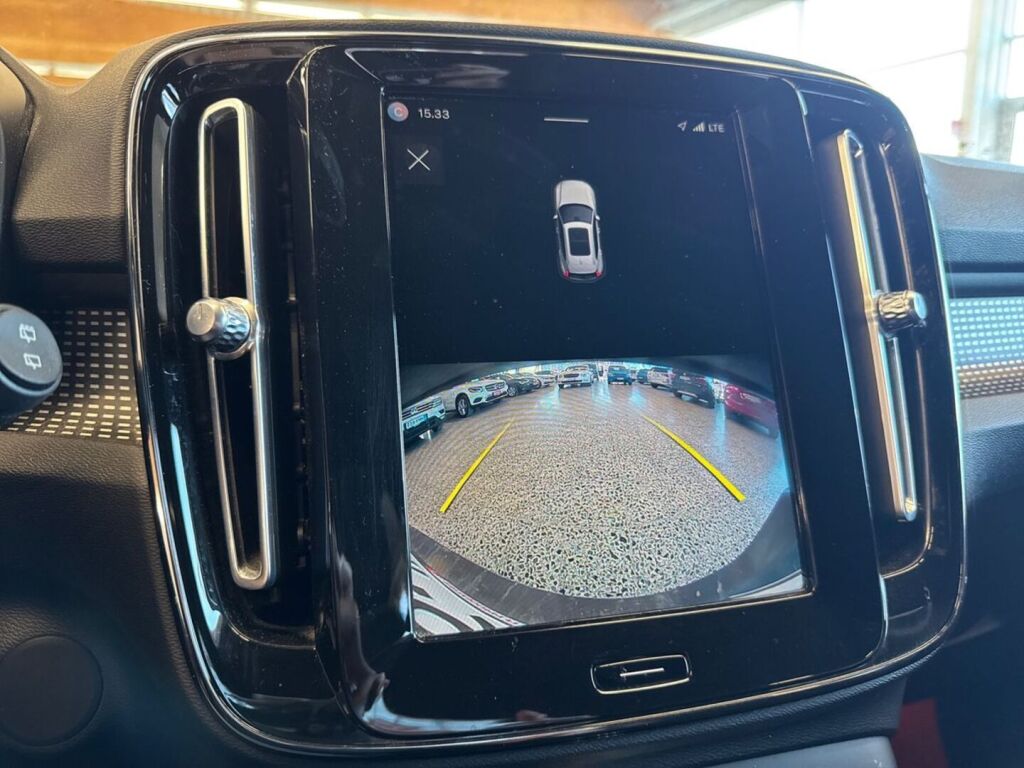 Volvo XC40 2021 Musta
