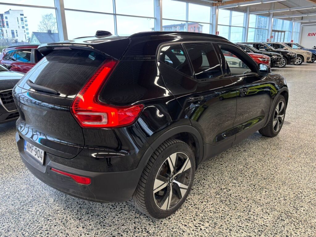 Volvo XC40 2021 Musta