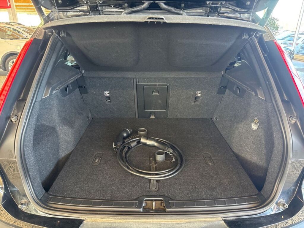 Volvo XC40 2021 Musta