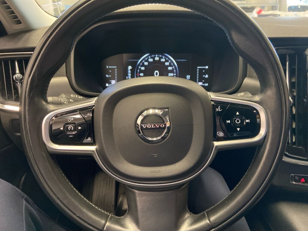 Volvo V90 2018 Musta
