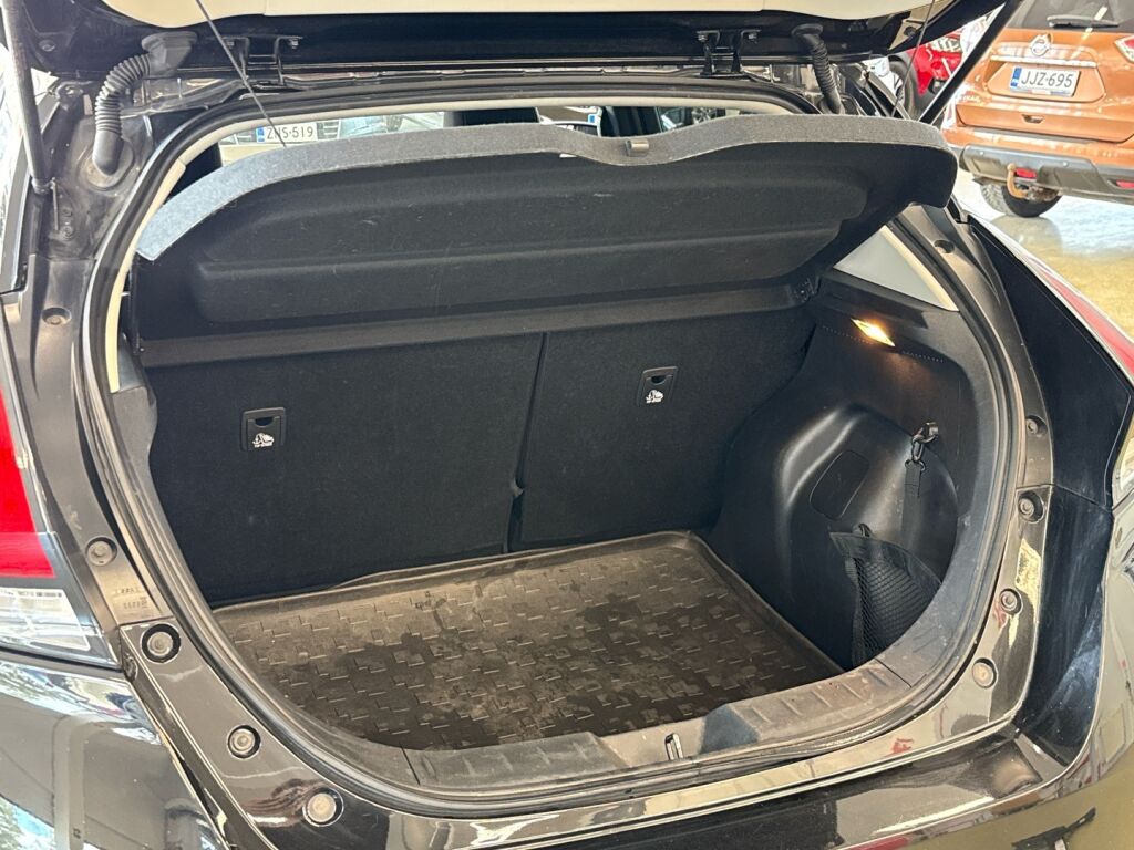 Nissan Leaf 2021 Musta