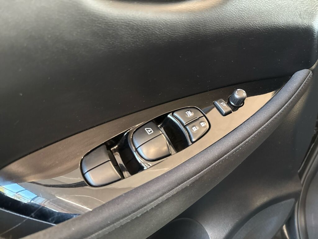 Nissan Leaf 2021 Musta