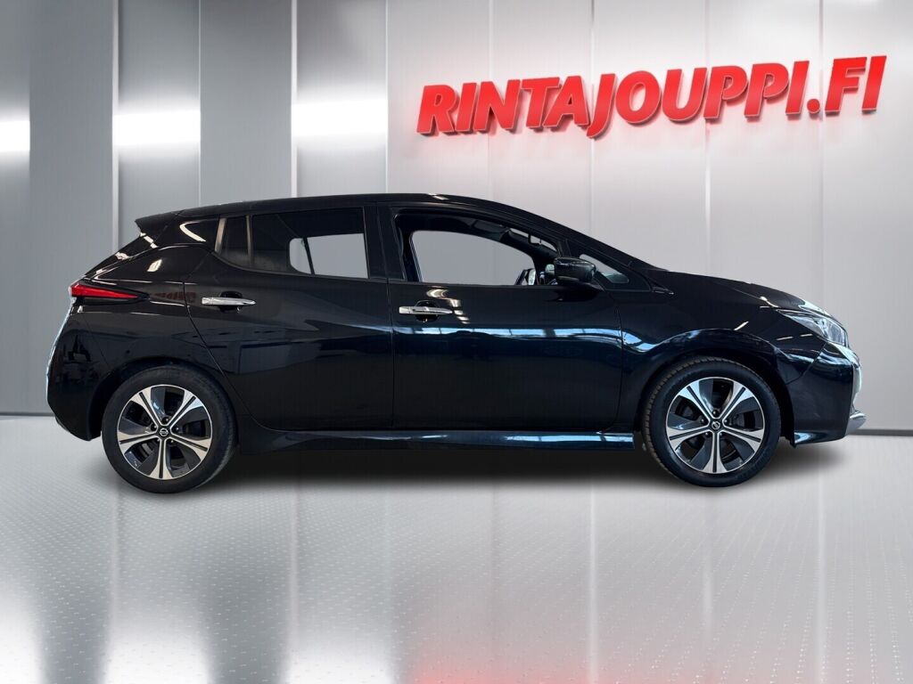 Nissan Leaf 2021 Musta