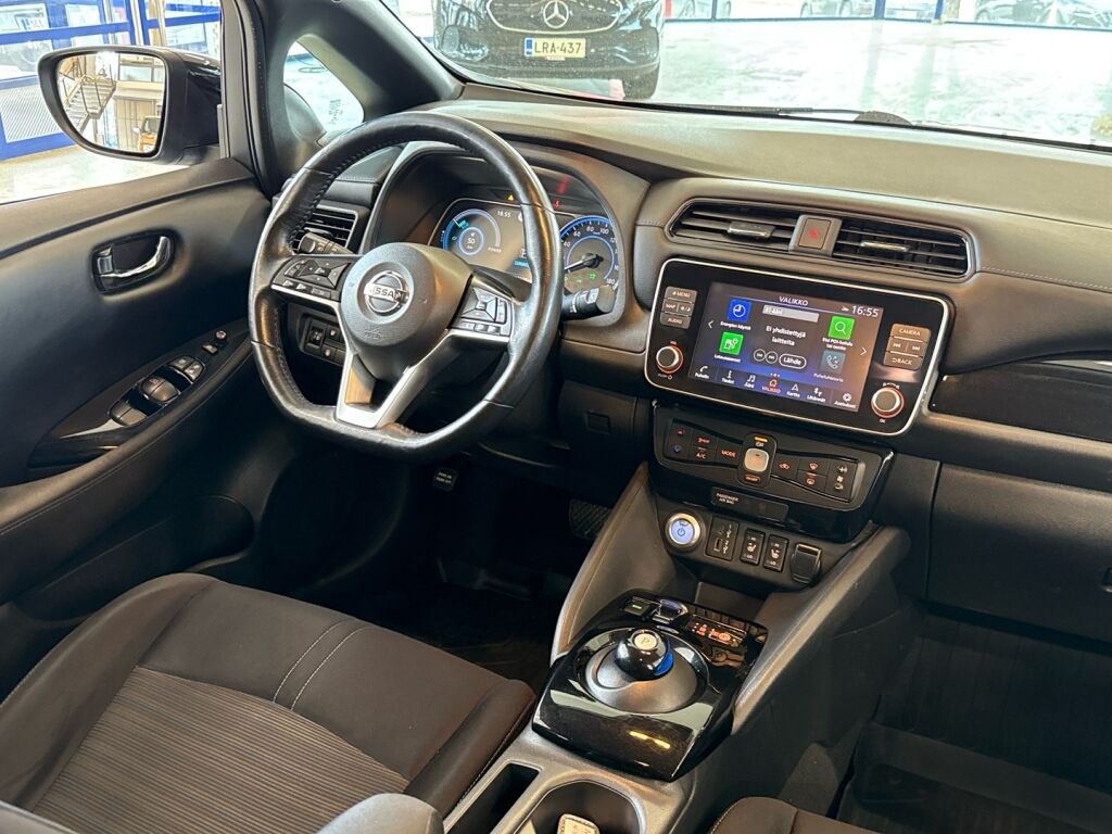 Nissan Leaf 2021 Musta
