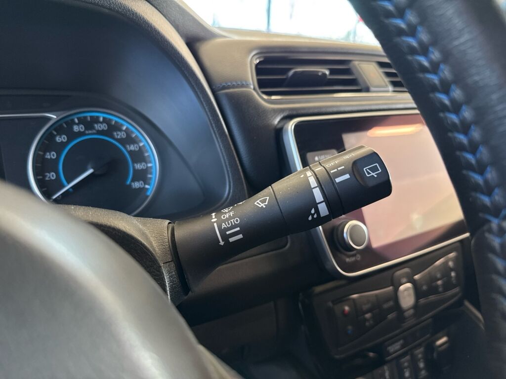 Nissan Leaf 2021 Musta