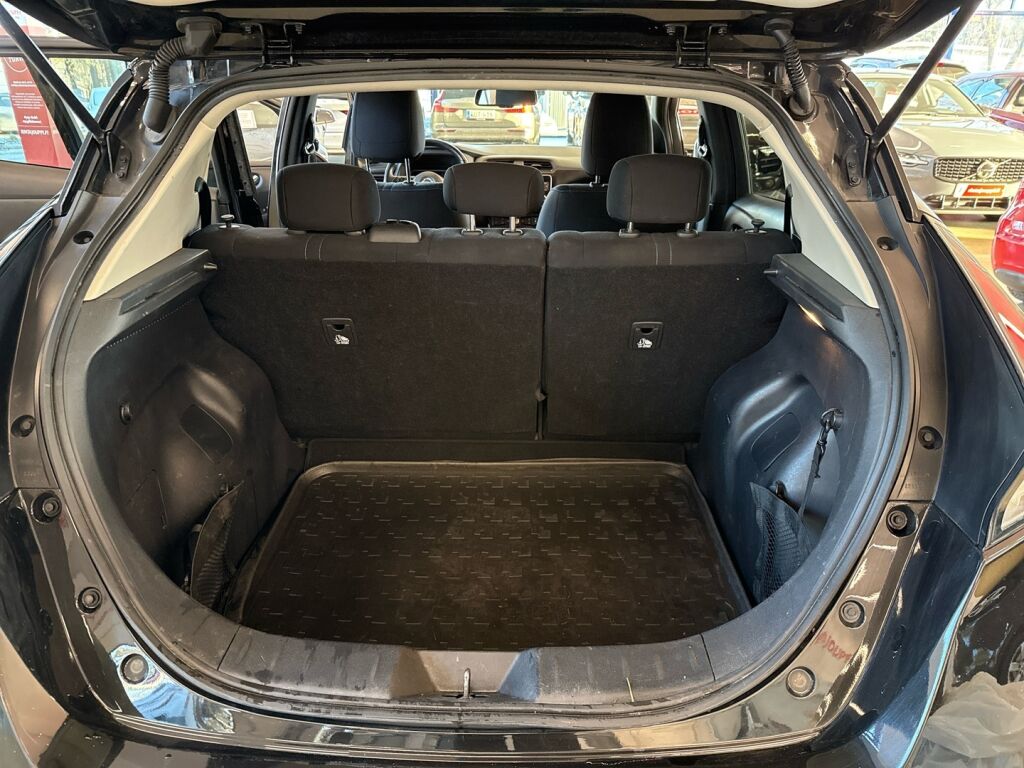 Nissan Leaf 2021 Musta