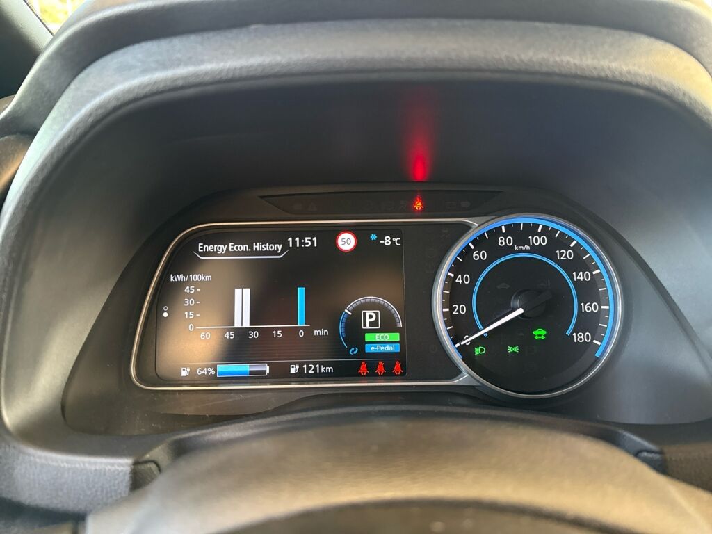 Nissan Leaf 2021 Musta