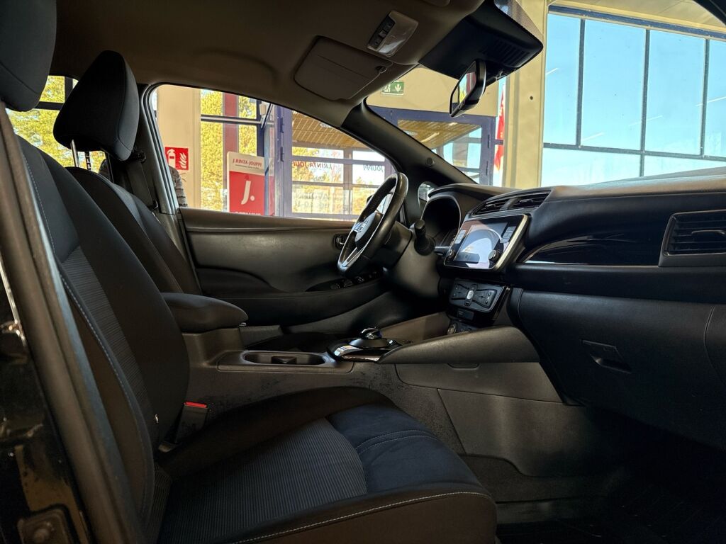 Nissan Leaf 2021 Musta