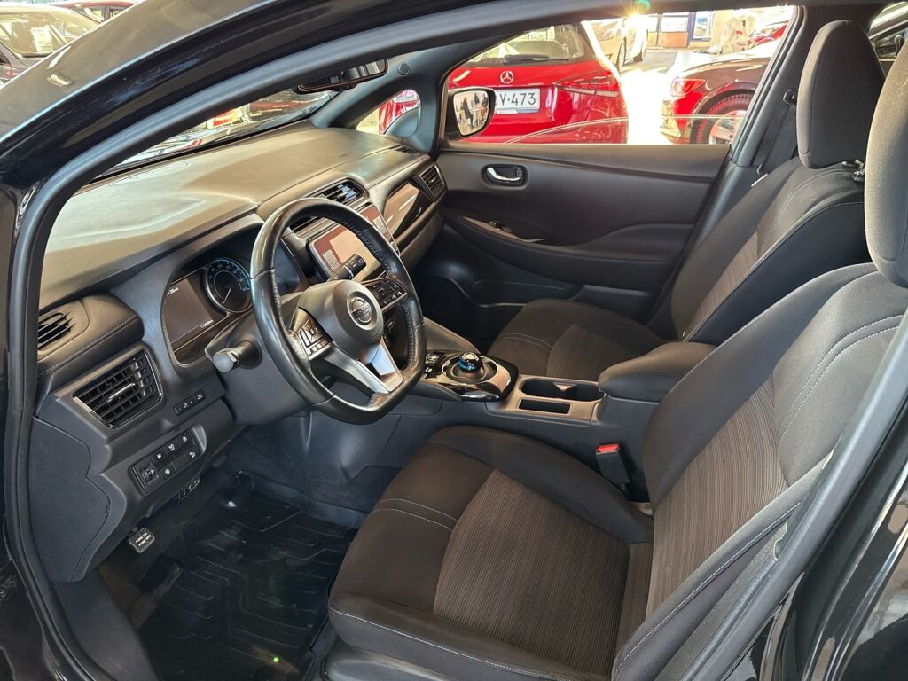 Nissan Leaf 2021 Musta
