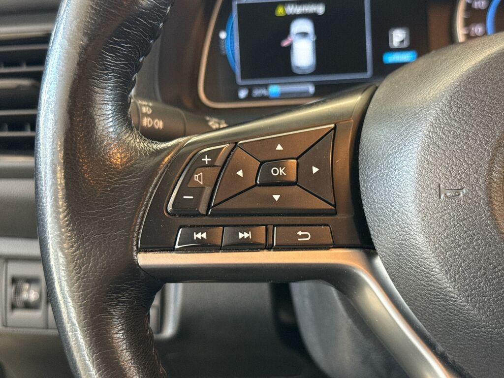 Nissan Leaf 2021 Musta