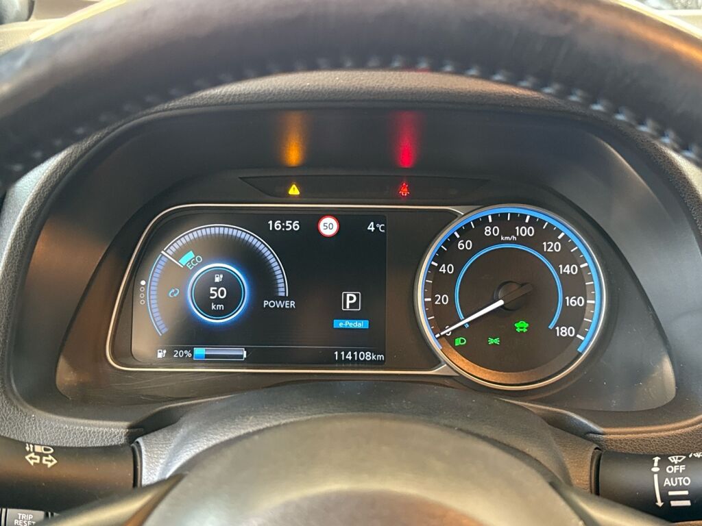 Nissan Leaf 2021 Musta