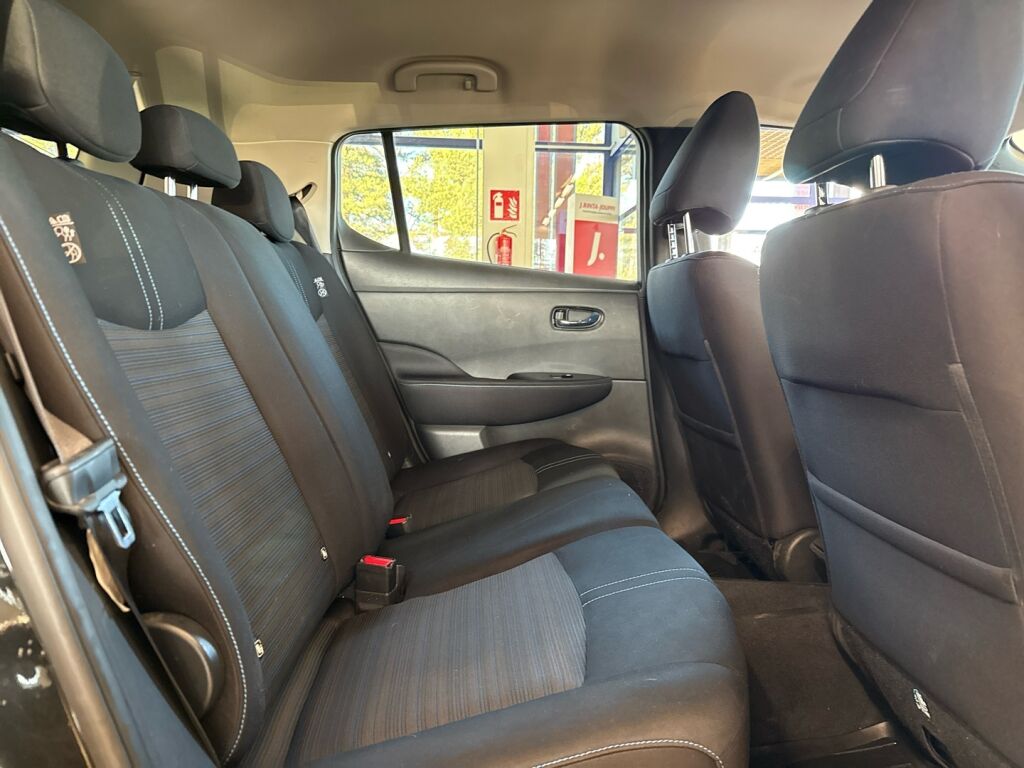 Nissan Leaf 2021 Musta