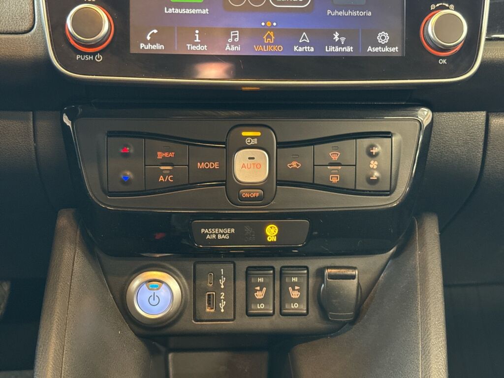 Nissan Leaf 2021 Musta