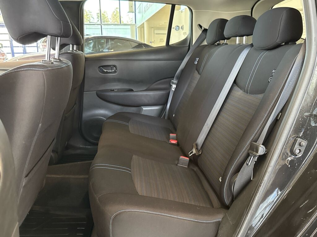 Nissan Leaf 2021 Musta