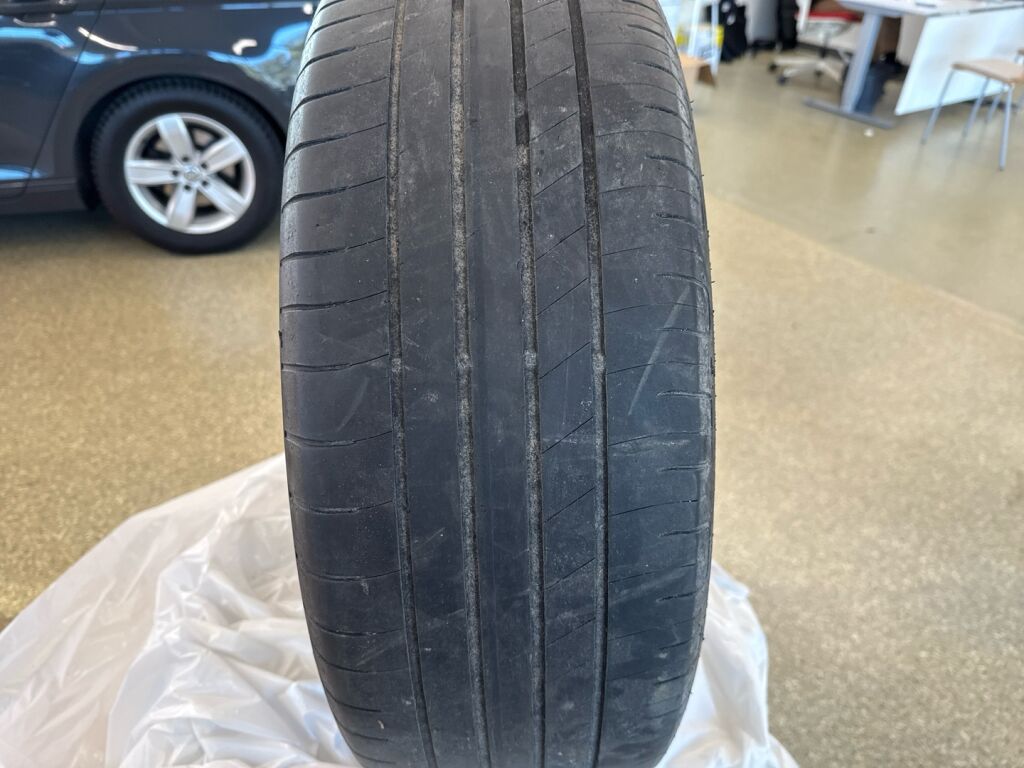 Nissan Leaf 2021 Musta