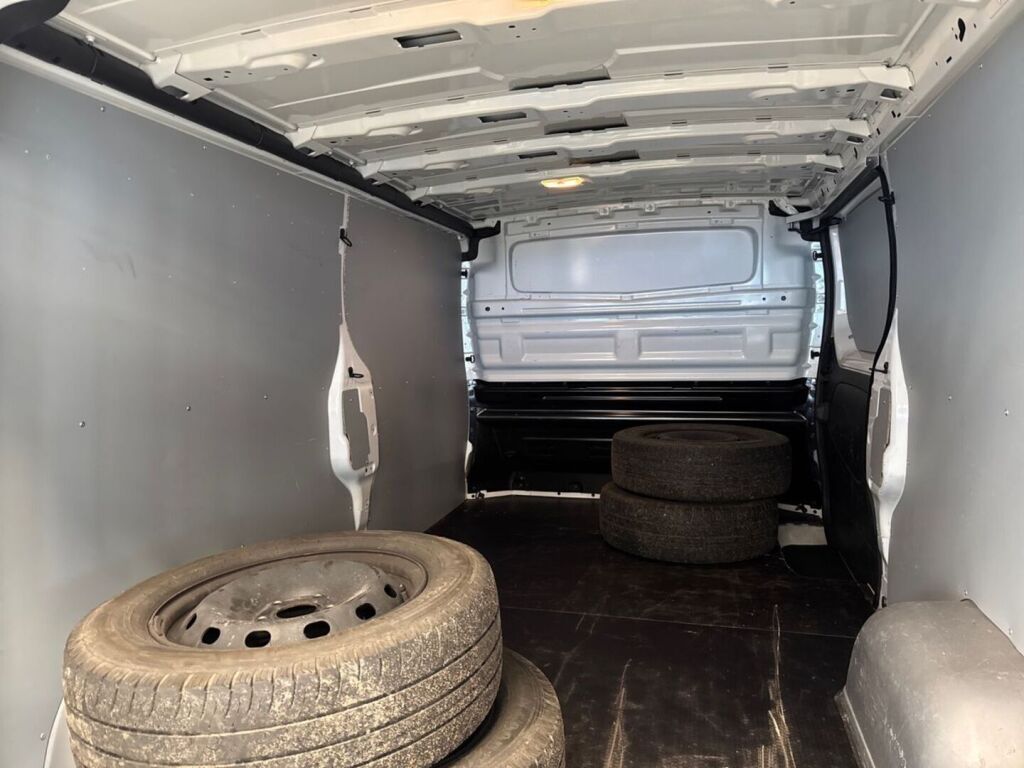 Renault Trafic 2021 Valkoinen