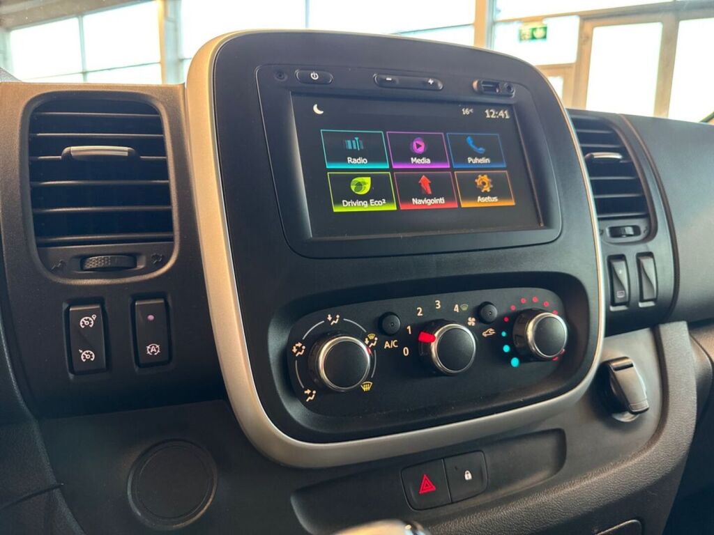 Renault Trafic 2021 Valkoinen