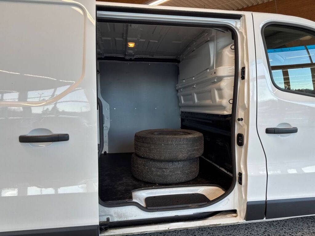 Renault Trafic 2021 Valkoinen