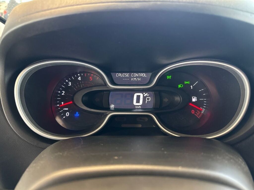 Renault Trafic 2021 Valkoinen