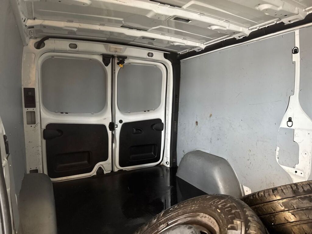 Renault Trafic 2021 Valkoinen